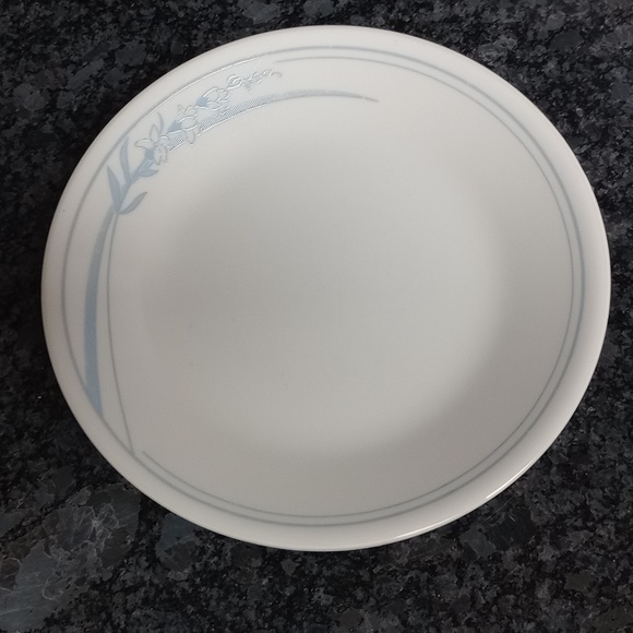Corelle by Corningware - 4 Blue Lily 6 3/4" Bread/Sandwich Plates Sandstone - Picture 2 of 3